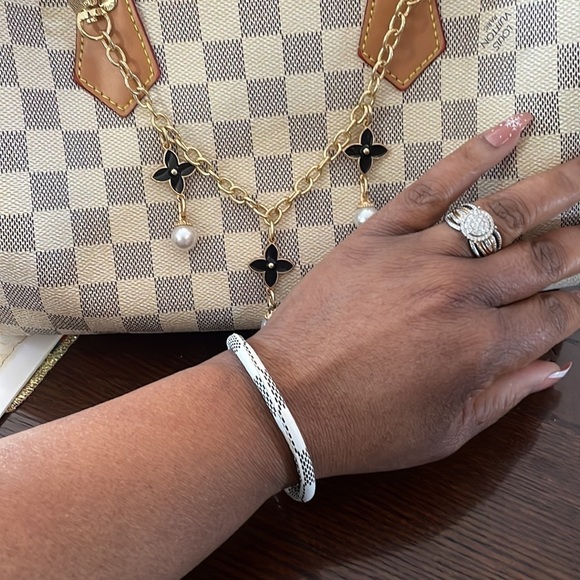 White Leather Pattern Bracelet - Picture 5 of 8